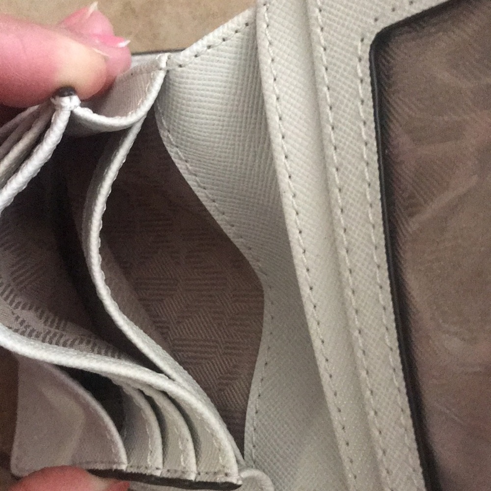 Michael Kors Wallet - Picture 7 of 15